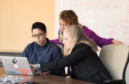 What Are the Advantages of Using a Two-Way Radio?